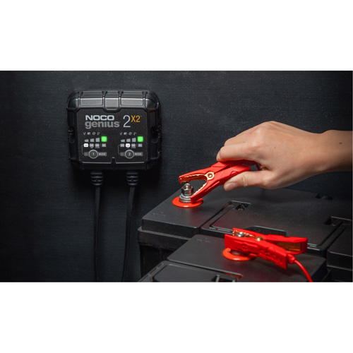 Genius&reg; 2X2 2-Bank, 4-Amp Battery Charger TGS INDUSTRIEL