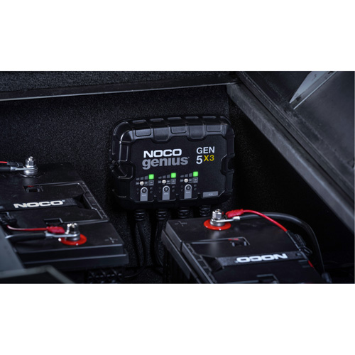 Chargeur de batterie embarqu&eacute; &agrave; 3 sorties de 15 amp&egrave;res Gen5X3 Genius TGS INDUSTRIEL