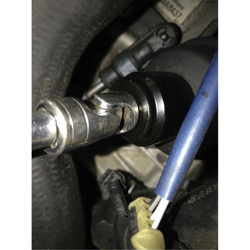Douille pour filtre &agrave; carburant Cummins 6,7 L - 28 mm TGS INDUSTRIEL