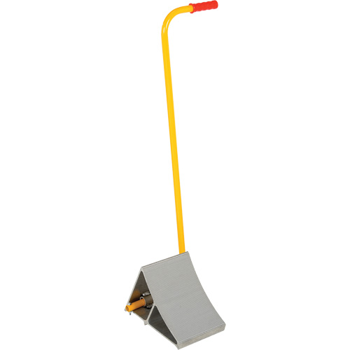 Cale de roues en aluminium avec poign&eacute;e, 7" la x 11-7/8" p x 7-11/16" h TGS INDUSTRIEL