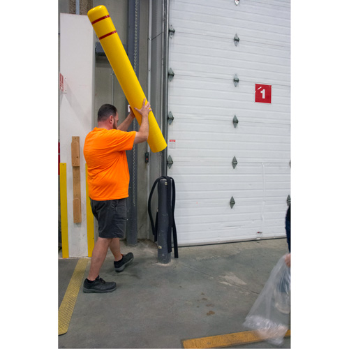 Capuchon en poly&eacute;thyl&egrave;ne pour borne de protection, 6-5/8" dia. x 52" l, Rouge/Jaune TGS INDUSTRIEL
