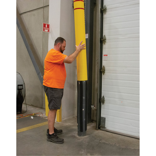Capuchon en poly&eacute;thyl&egrave;ne pour borne de protection, 6-5/8" dia. x 52" l, Rouge/Jaune TGS INDUSTRIEL