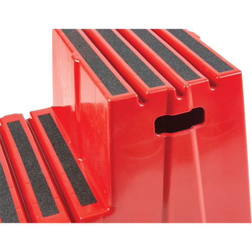 Escabeau industriel, 2 marches, 26" x 22-7/16" x Hauteur 19-11/16" TGS INDUSTRIEL