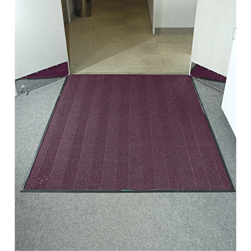 WaterHog&reg; Max Herringbone Classic Mat, Wiper/Scraper, 4' x 20' x 3/8", Maroon TGS INDUSTRIEL