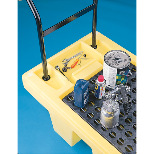 Chariots Poly-Spillcart, 66,5" lo x 29" la x 43,9" h, Cap. de d&eacute;versement 57 gal. US TGS INDUSTRIEL