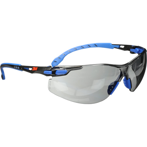 Lunettes de s&eacute;curit&eacute; Solus avec lentilles Scotchgard, Lentille Grise/fum&eacute;e, Antibu&eacute;e, R&eacute;pond ou surpasse la norme CSA Z94.3 TGS INDUSTRIEL