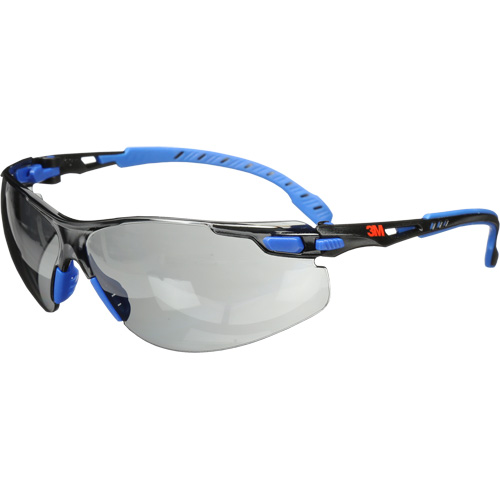 Lunettes de s&eacute;curit&eacute; Solus avec lentilles Scotchgard, Lentille Grise/fum&eacute;e, Antibu&eacute;e, R&eacute;pond ou surpasse la norme CSA Z94.3 TGS INDUSTRIEL