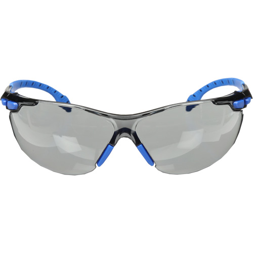 Lunettes de s&eacute;curit&eacute; Solus avec lentilles Scotchgard, Lentille Grise/fum&eacute;e, Antibu&eacute;e, R&eacute;pond ou surpasse la norme CSA Z94.3 TGS INDUSTRIEL
