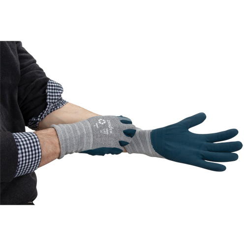 Gants &eacute;cologiques enduits et l&eacute;gers, 8, R&ecirc;vetement Mousse de nitrile, Calibre 15, Enveloppe en Polyester/rPET TGS INDUSTRIEL