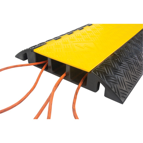 Protecteur de c&acirc;bles en polyur&eacute;thane, 5 canaux, 35,43" lo x 19,69" la x 2" h TGS INDUSTRIEL