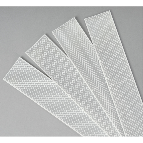 3M Scotchlite Diamond Grade mat&eacute;riau de perceptibilit&eacute; S&eacute;rie 983, 2" la x 12" lo, Blanc TGS INDUSTRIEL