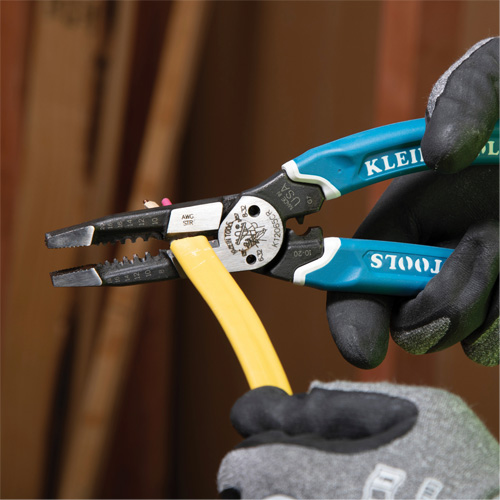 Klein-Kurve&reg; Heavy-Duty Wire Stripper, Cutter & Crimper Multi-Tool, 8-1/4" L, 8 - 20 AWG TGS INDUSTRIEL