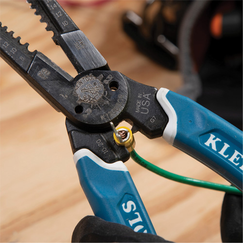 Klein-Kurve&reg; Heavy-Duty Wire Stripper, Cutter & Crimper Multi-Tool, 8-1/4" L, 8 - 20 AWG TGS INDUSTRIEL