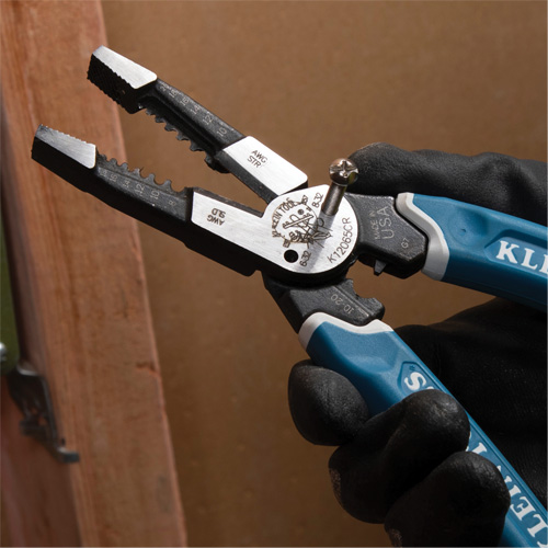 Klein-Kurve&reg; Heavy-Duty Wire Stripper, Cutter & Crimper Multi-Tool, 8-1/4" L, 8 - 20 AWG TGS INDUSTRIEL