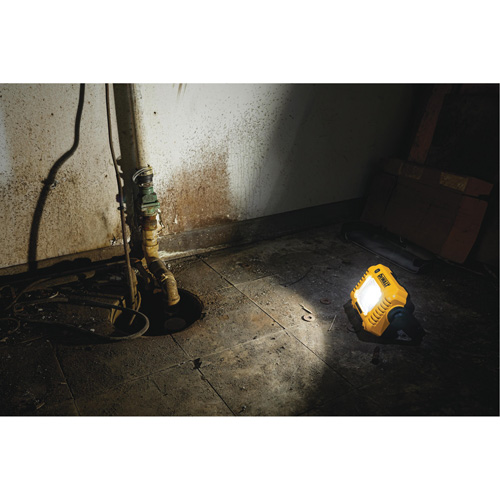 Lampe d'&eacute;clairage direct compact 12V/20V Max, DEL, 2000 Lumens TGS INDUSTRIEL
