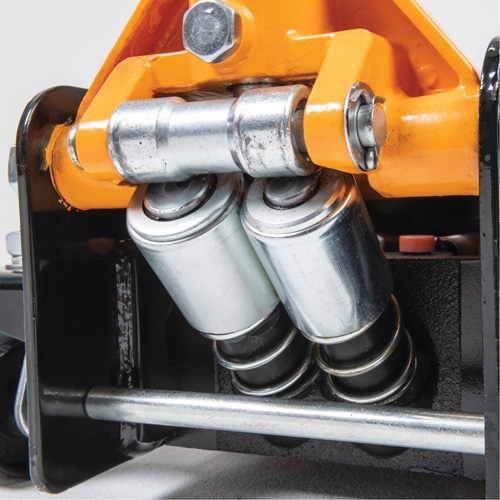 Cric &agrave; planchers pour usage intensif, 3 tonne(s) Capacit&eacute;, 5-1/4" Abaiss&eacute;e, 18-1/4" &eacute;lev&eacute;e, Hydraulique &agrave; main TGS INDUSTRIEL