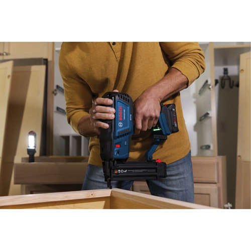 Brushless 18-Gauge Brad Nailer Kit with Standard Power Battery, 18 V, Lithium-Ion TGS INDUSTRIEL