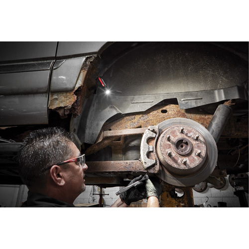 Lampe de poche de tous les jours avec aimant, DEL, 500 lumens, Piles Rechargeable TGS INDUSTRIEL