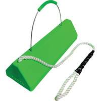 Cale de roue pour avion Checkers Safety SafeRay avec poign&eacute;e &agrave; c&acirc;ble avec cordage en boucle, Ur&eacute;thane, Vert fluorescent, 24" la x 8" p x 6" h TGS INDUSTRIEL