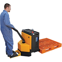 Transpalette &eacute;lectrique motoris&eacute; a/plateforme &agrave; conducteur debout, Capacit&eacute; 4500 lb, 48" lo x 30,25" la TGS INDUSTRIEL