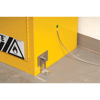 Attache de retenue contre les s&eacute;ismes pour armoire Sure-Grip Ex pour produits inflammables TGS INDUSTRIEL