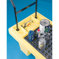 Chariots Poly-Spillcart, 66,5" lo x 29" la x 43,9" h, Cap. de d&eacute;versement 57 gal. US TGS INDUSTRIEL